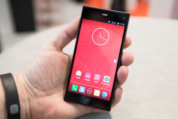Das  Passion hat einen 5-Zoll-Touchscreen mit 1080p-Auflösung (Bild: Fabian Hamacher/Golem.de)